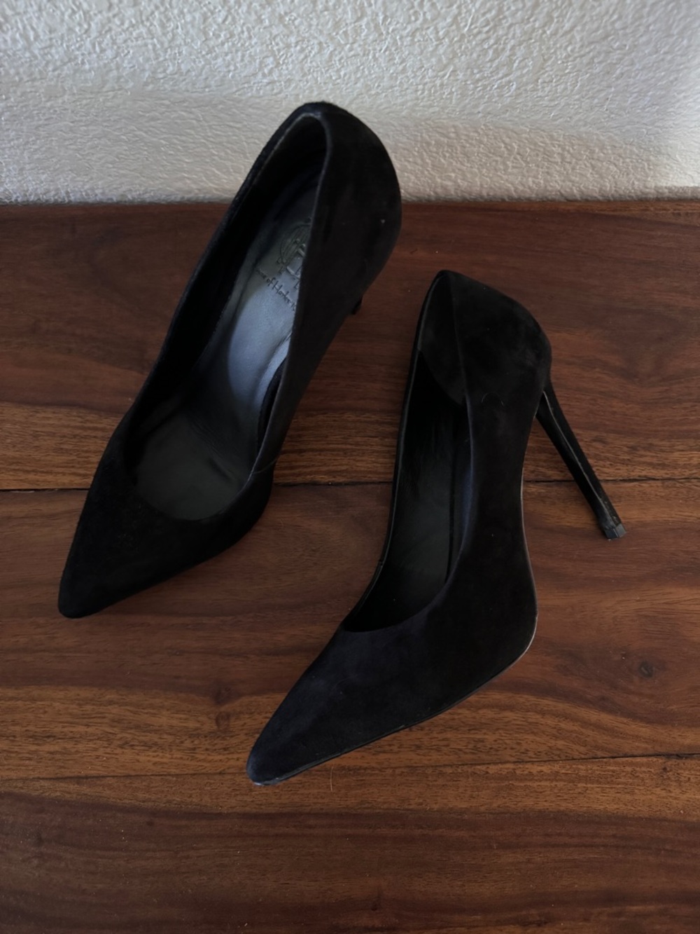 House of Harlow 1960 Diana Black Suede Pointed Heel